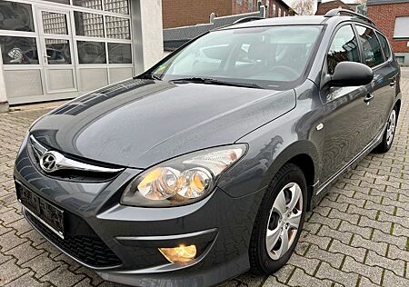 Hyundai i30 cw Edition+1Hand/Scheckheft/TÜV 07/2026/PDC.