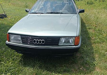 Audi 100