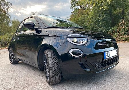 Fiat 500E Icon 42 kWh , wenige Km, Ganzjahresreifen