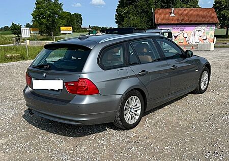 BMW 320i | | Touring | Panorama | Navi | Leder
