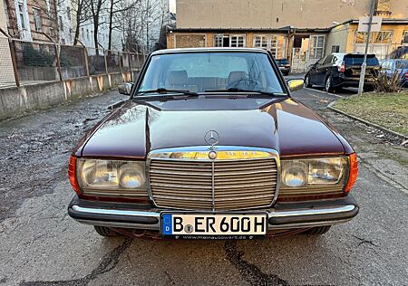 Mercedes-Benz 230 E OLDTIMER
