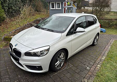 BMW 2er 220d Active Tourer xDrive A AHK*ALU*SHZ*8fach