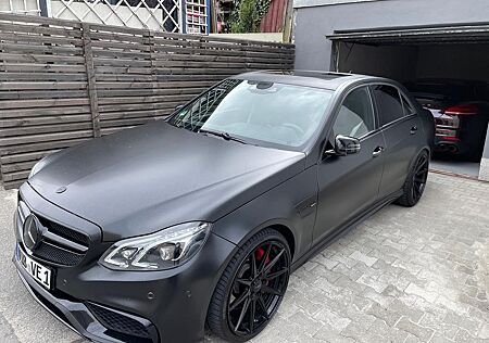 Mercedes-Benz E 63 AMG S * MATT * DESIGNO * 3xTV * H&K* 20 Z.