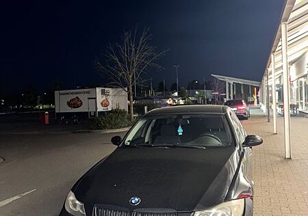 BMW 325 XI Allrad Baureihe 3 Limousine