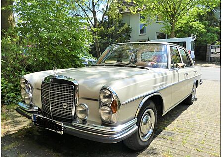 Mercedes-Benz 300 SE
