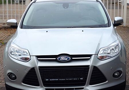 Ford Focus Lim. Sync Edition TÜVNEU 8 Alufelgen