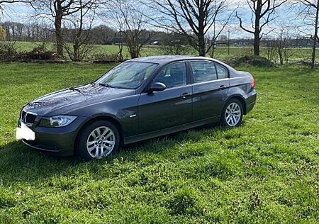 BMW 318i -