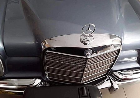 Mercedes-Benz 600
