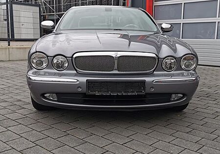 Jaguar XJ8 4.2 Liter Executive Deutsche Ausführung!