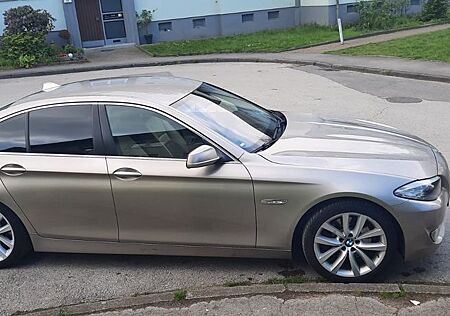 BMW 528i -