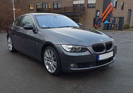 BMW 325i E92 Coupe N52 Top Ausstattung Harman Kardon