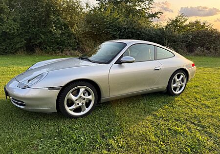 Porsche 996 Carrera 4 Wenig KM! Service +TÜV neu!