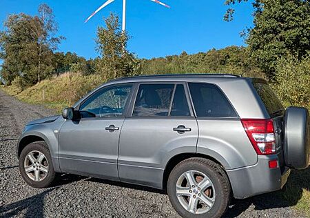 Suzuki Grand Vitara 2.0 mit frischem TÜV