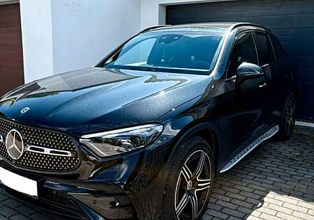 Mercedes-Benz GLC 300 AMG+PANO+AHK+NIGHT+360°