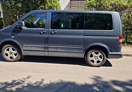 VW T5 Multivan Volkswagen - 4 motion - Ocean Grey - 174 PS