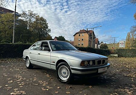 BMW 520i / LIMO / AUTOMATIK / E34/OLDTIMER/TÜV NEU