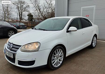 VW Jetta Volkswagen 2.5 Petrol/gas Manual 2006