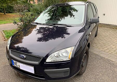 Ford Focus 1,4 Ambiente-zuverlässiger Kombi