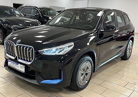 BMW iX1 30 xDrive*LED*Navi*R-Cam*CarPlay*SHZ*Curved*