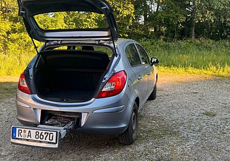 Opel Corsa D 1.2 Benzin/Fahrradträger integriert