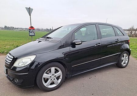 Mercedes-Benz B 200 CDI -AUTOMATIK/AHK/TEMPOMAT/SITZHZ