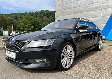 Skoda Superb Lim.DSG 4x4 ** Navi+Alcantara+Xenon+ **