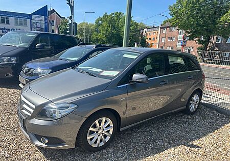 Mercedes-Benz B 180 Automatik/Leder/Navi/PDC/Anhängerkupplung