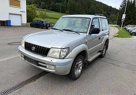 Toyota Land Cruiser 3.0 D-4D Klima/Allrad/3 Türer
