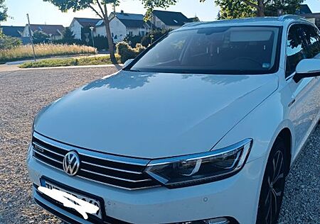 VW Passat Variant Volkswagen 2.0 TDI SCR 140kW DSG BMT 4M ...