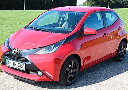 Toyota Aygo (X) Aygo LV1 5 DR, Hatchback, Rot Schwar
