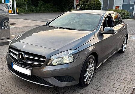 Mercedes-Benz A 200 A 180 d Style DCT Style