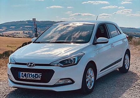 Hyundai i20 1.2 PASSION - 1. Hand