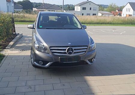 Mercedes-Benz B 180 BlueEFFICIENCY -
