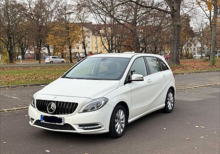 Mercedes-Benz B 180 -