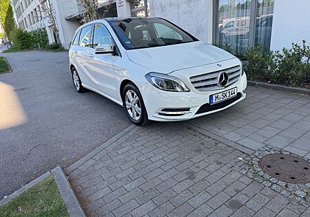 Mercedes-Benz B 220