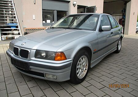 BMW 323i