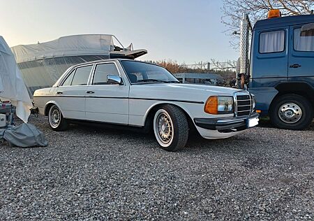 Mercedes-Benz E 250 w123