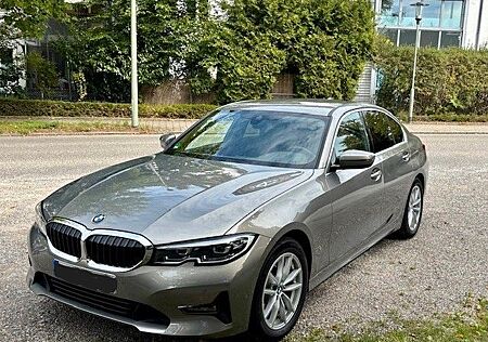 BMW 320i Advantage Automatik Advantage Limousine