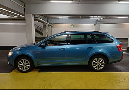 Skoda Octavia Combi 1.6TDI Style4x4*Kamera*T.Leder*PDC