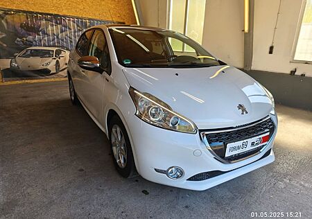Peugeot 208 Style *1.Hand*Pano*SHZ*