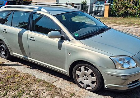 Toyota Avensis Kombi 2.0 Sol