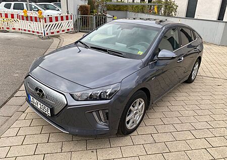 Hyundai Ioniq ELEKTRO Style mit Glasschiebedach