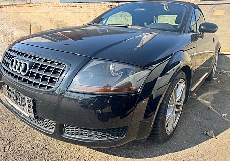 Audi TT Roadster 1.8 l / LEDER / NAVI
