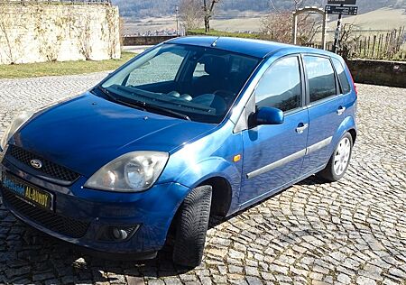 Ford Fiesta Connection 5-Türig TüV 06/2026 AHK KLIMA
