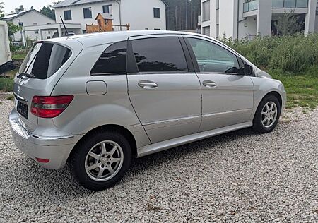 Mercedes-Benz B 180 BlueEFFICIENCY -