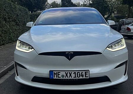 Tesla Model X Allradantrieb mit Dualmotor -