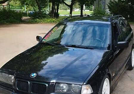 BMW 323i touring