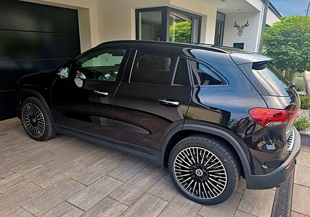 Mercedes-Benz EQA 250++AMG+Panorama+Night-Paket+20-Zoll
