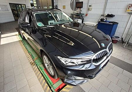 BMW 320d Touring Widescreen|ACC|AHK|PDC|Shadow-Line