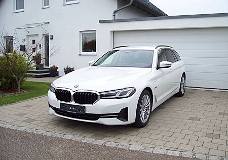 BMW 530e Massage/Head/Keyless/ACC/360°/18"/AHK/Laser